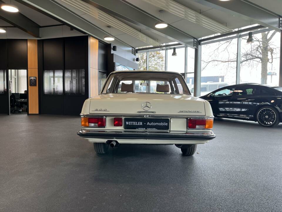 Image 10/21 of Mercedes-Benz 200 (1972)