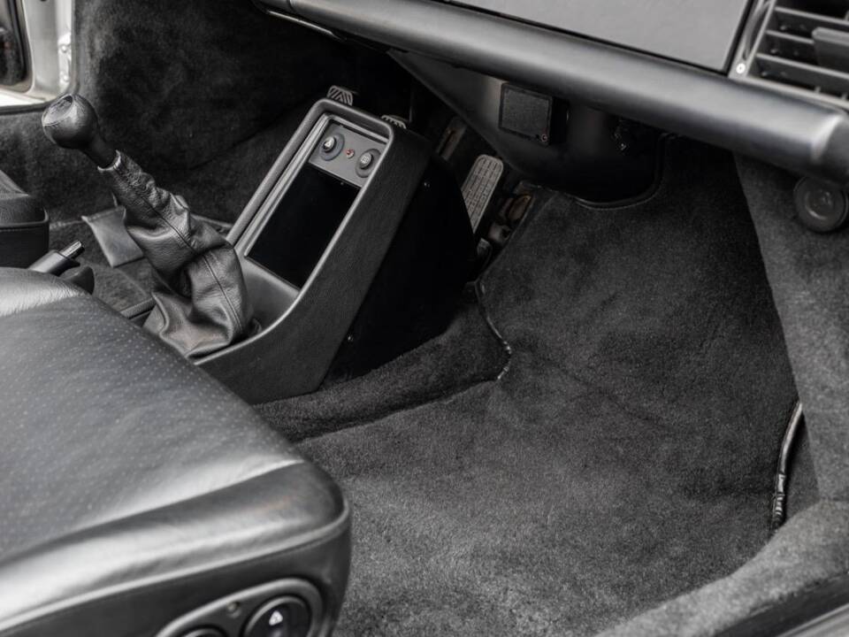 Image 68/132 of Porsche 911 Speedster 3.2 (1989)