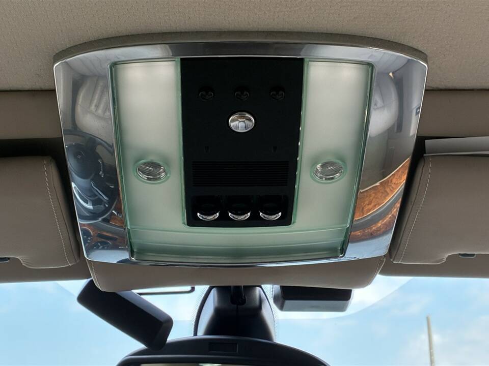 Image 22/44 of Rolls-Royce Phantom VII (2004)