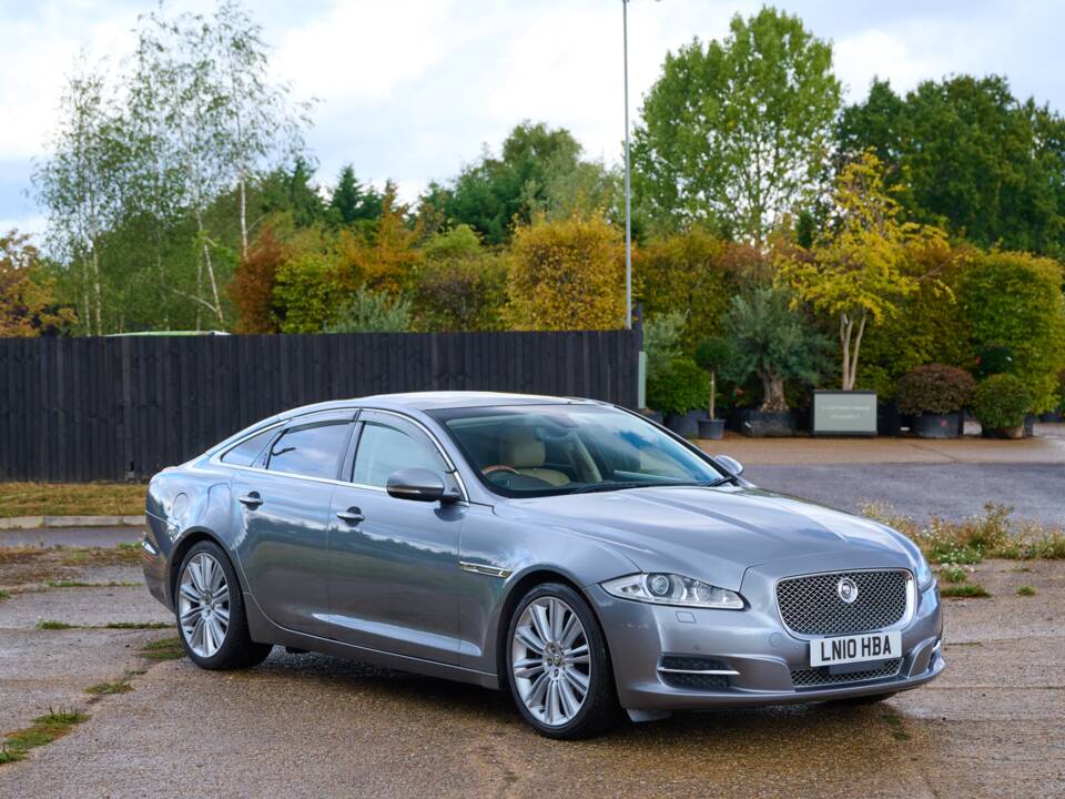 Bild 10/50 von Jaguar XJ 5.0 (2010)
