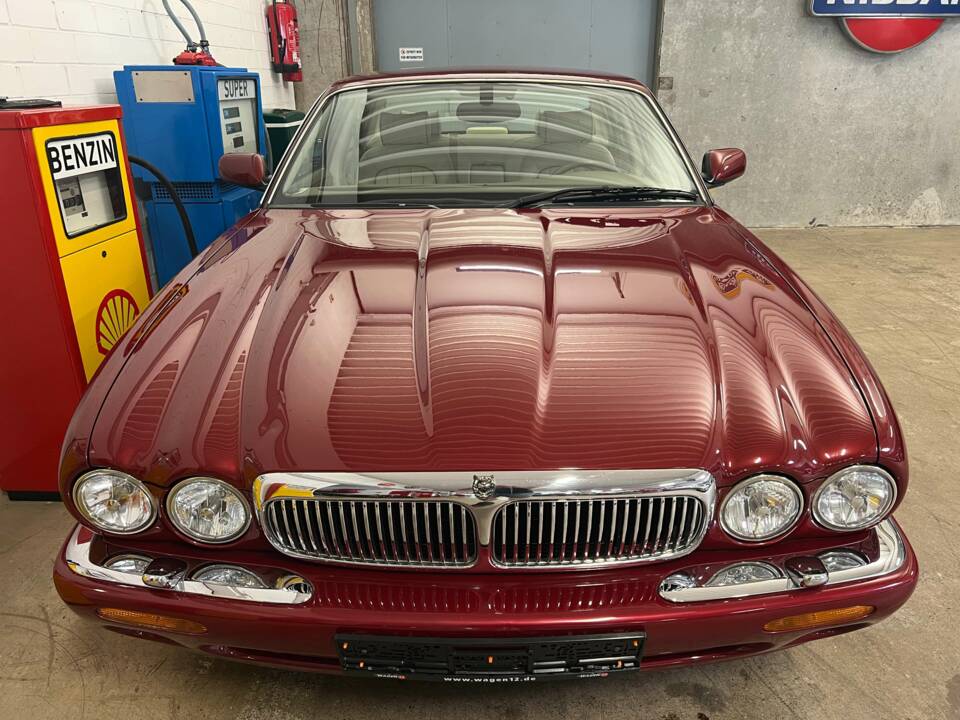 Bild 4/16 von Jaguar XJ 8 4.0 Executive (2000)