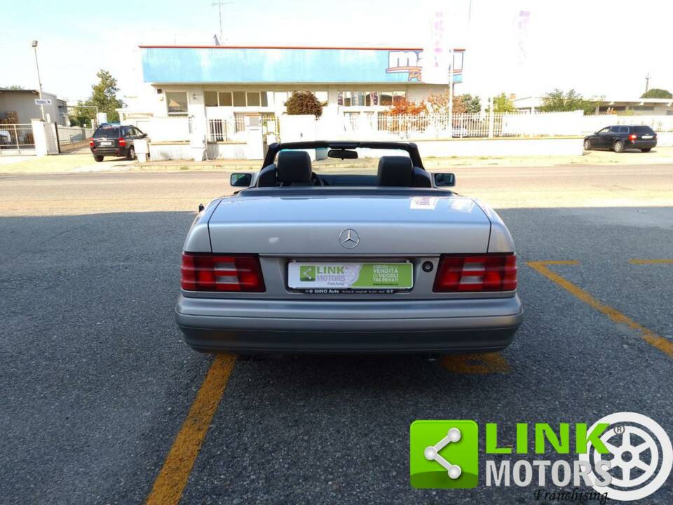 Image 6/10 of Mercedes-Benz 300 SL-24 (1992)