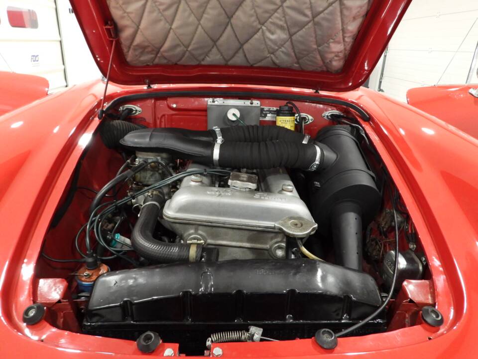 Image 11/15 of Alfa Romeo Giulia 1600 Spider (1963)