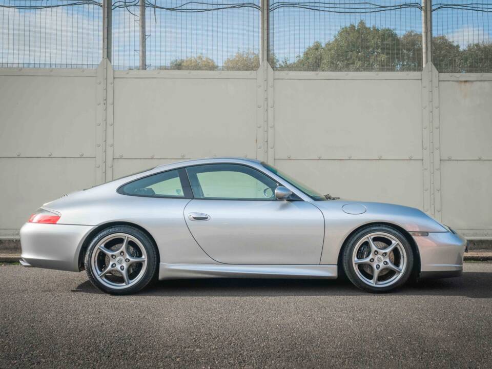 Image 4/41 of Porsche 911 Carrera (2004)