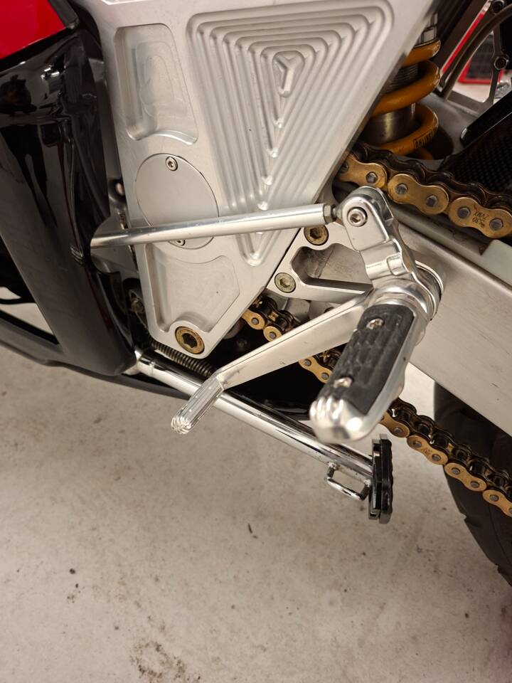 Image 3/15 of Bimota YB11 Superleggera (1998)