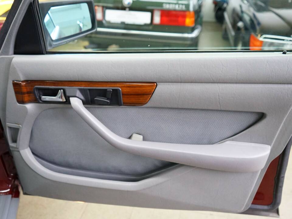 Immagine 22/42 di Mercedes-Benz 500 SEL (1982)