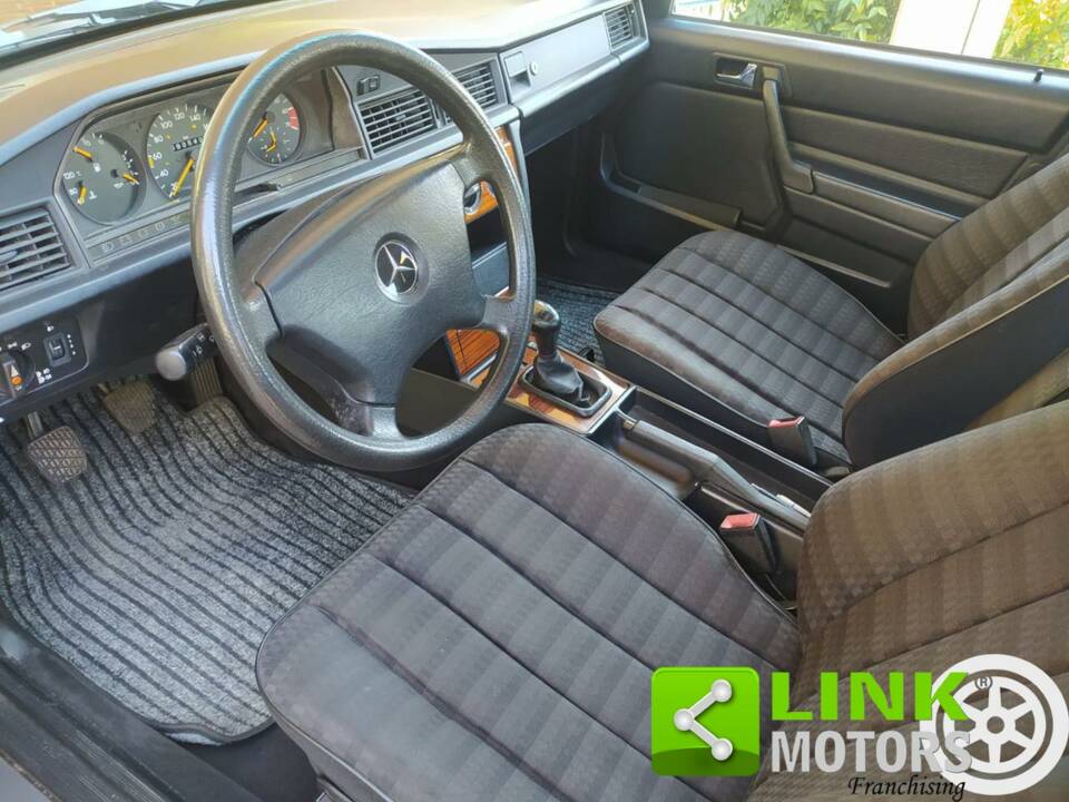 Bild 10/10 von Mercedes-Benz 190 E 1.8 (1993)