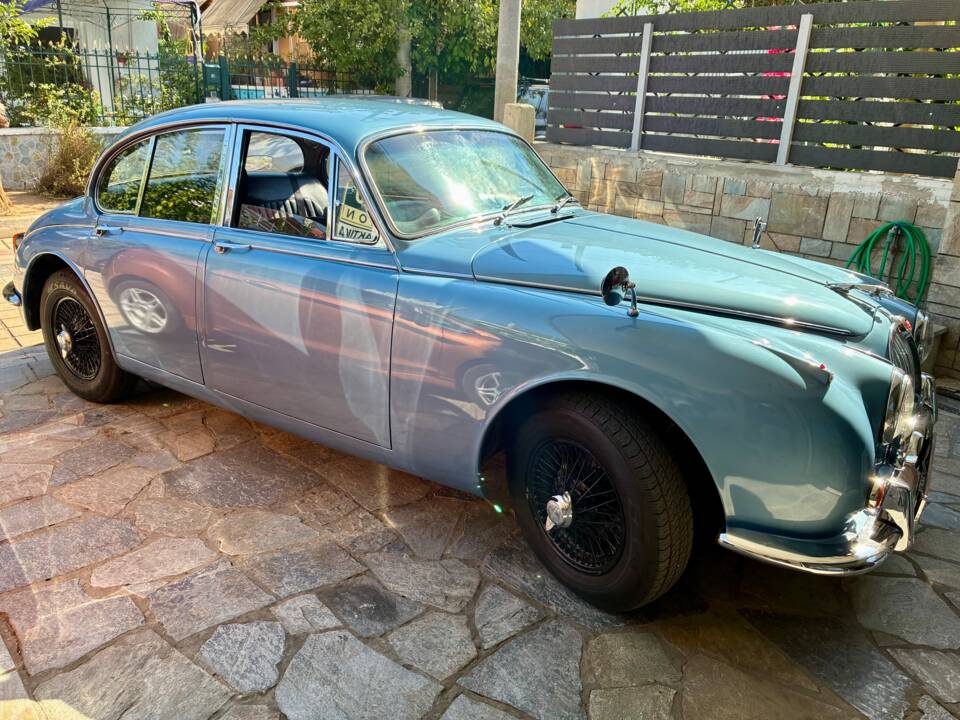 Image 10/38 of Jaguar Mk II 2.4 (1968)