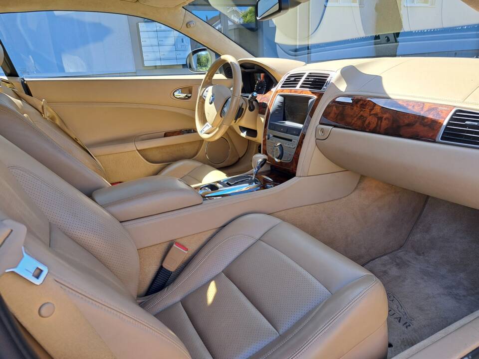 Immagine 8/9 di Jaguar XKR (2008)