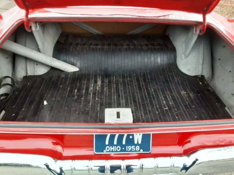 Image 7/15 of Plymouth Sport Fury (1958)