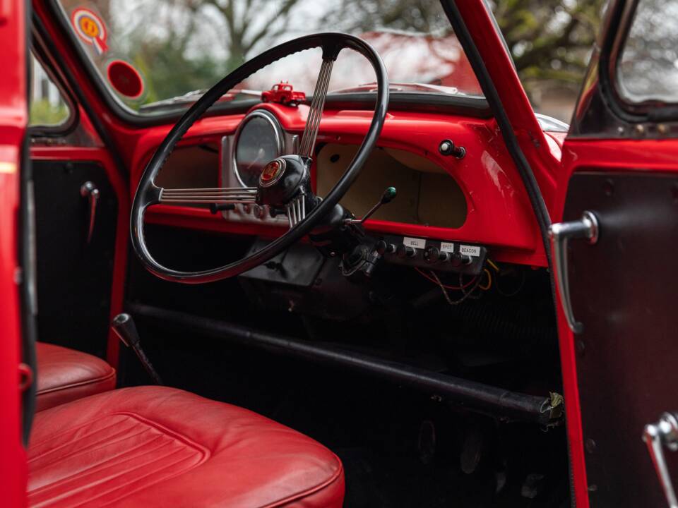 Image 38/50 of Morris Minor 1000 (1969)