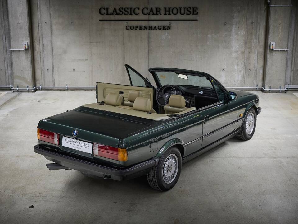 Image 22/90 of BMW 325i (1987)
