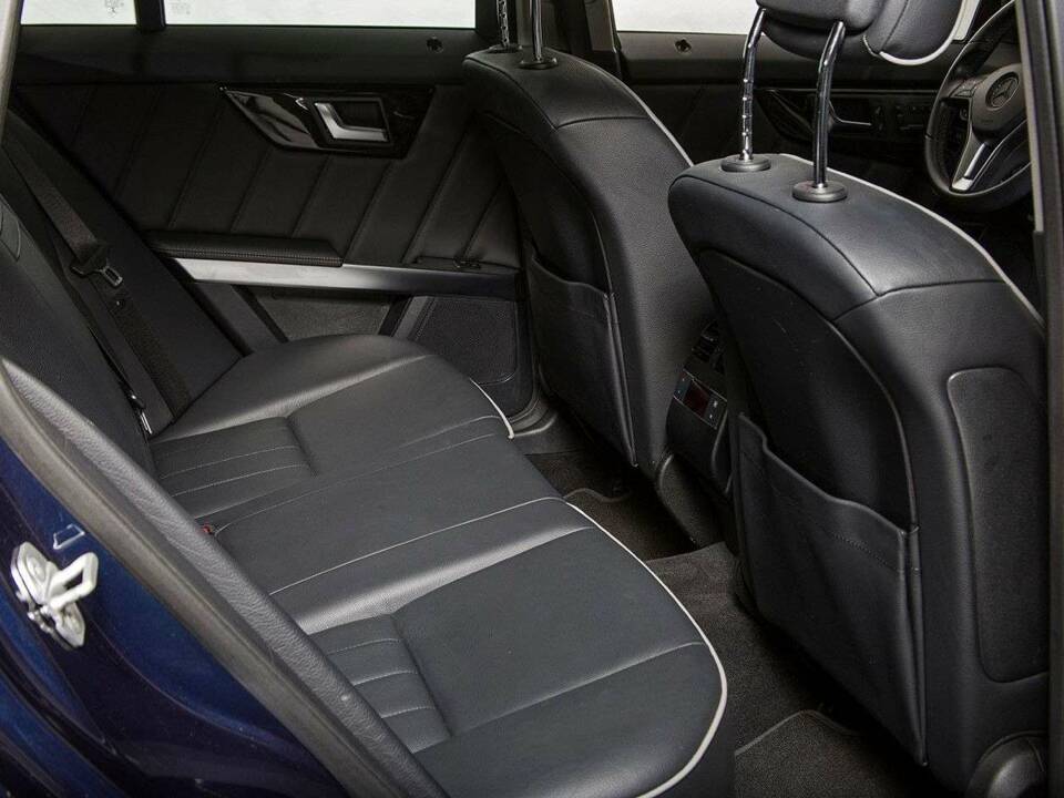Imagen 18/25 de Mercedes-Benz GLK 350 CDI 4MATIC (2014)