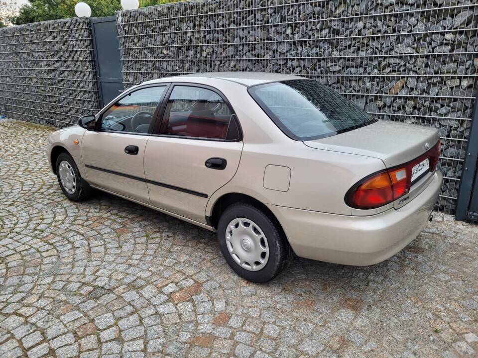 Image 4/4 de Mazda 323S 1.7 Turbodiesel (1995)