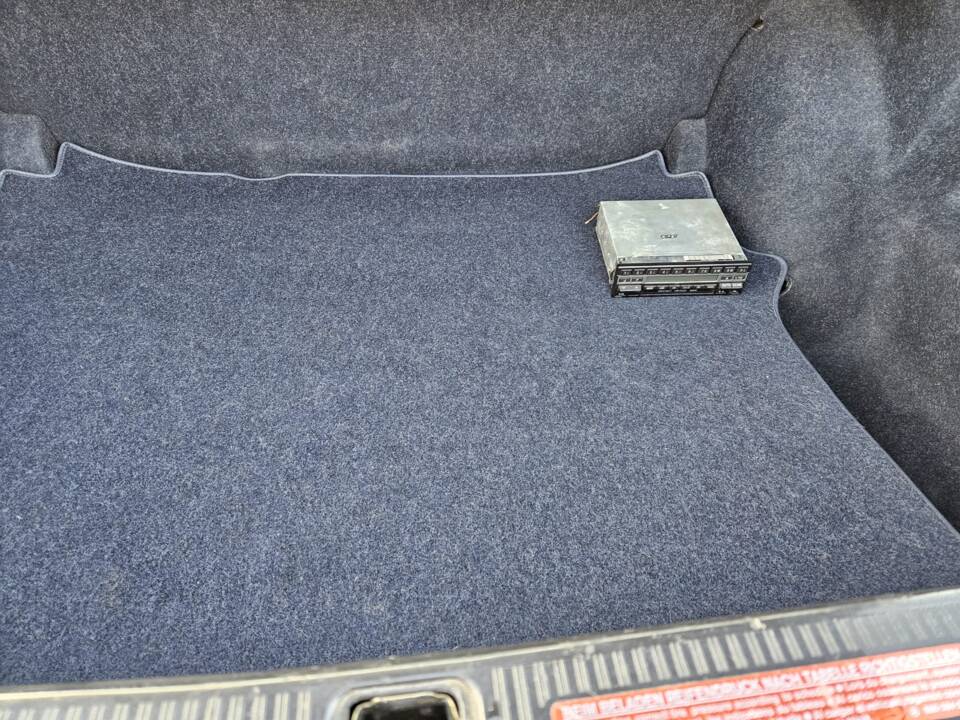 Image 37/100 of Mercedes-Benz 500 SEL (1983)