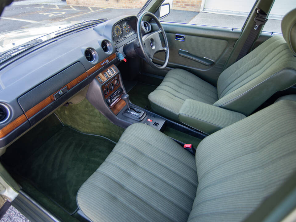 Immagine 11/29 di Mercedes-Benz 280 E (1983)