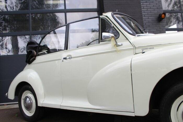 Image 6/7 of Morris Minor 1000 (1968)