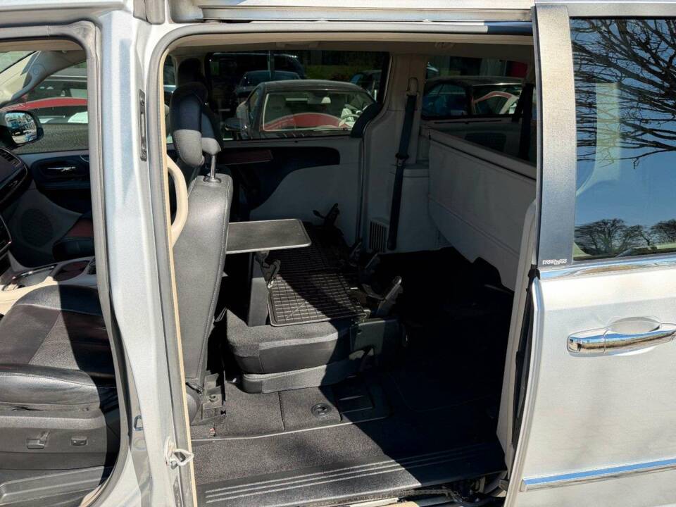 Bild 15/22 von Lancia Voyager 3.6 (2012)