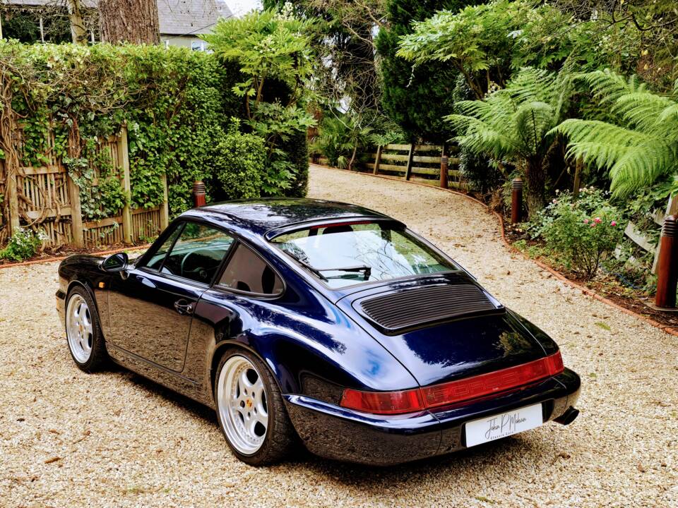 Image 18/34 de Porsche 911 Carrera 2 (1991)