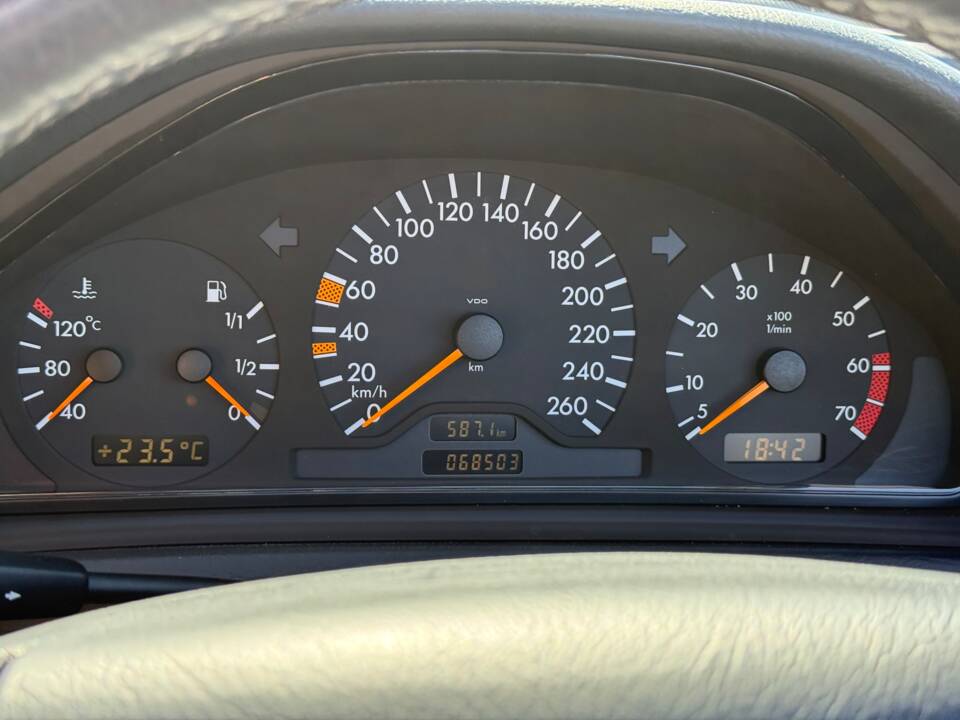 Immagine 10/19 di Mercedes-Benz CLK 230 Kompressor (1999)