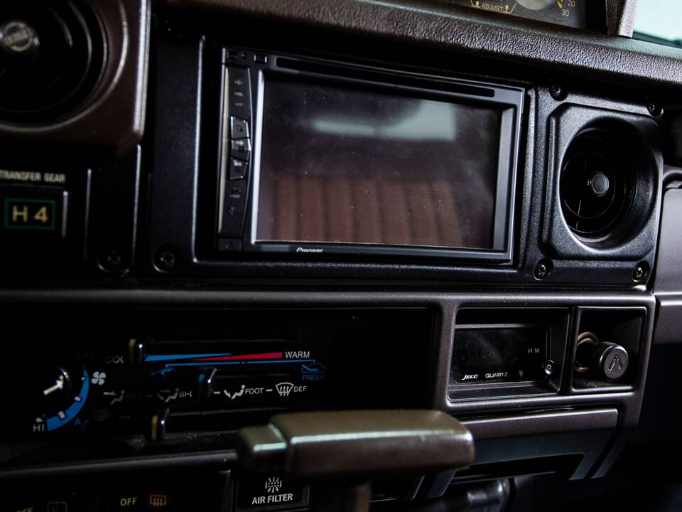 Image 23/42 of Toyota Land Cruiser FJ 62 (1985)