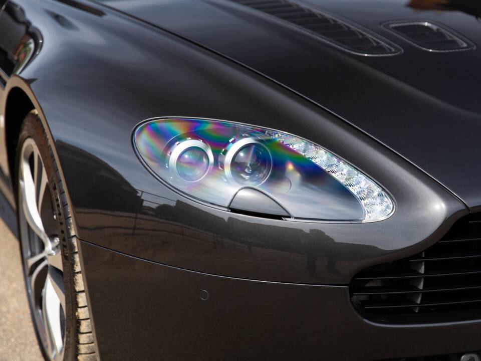Bild 44/84 von Aston Martin V12 Vantage (2010)