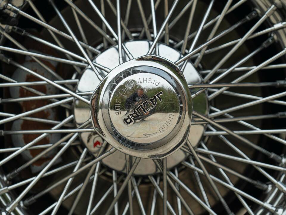 Afbeelding 32/50 van Jaguar E-Type V12 (2+2) (1972)