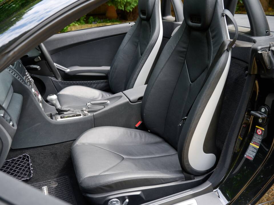 Image 22/50 of Mercedes-Benz SLK 350 (2004)