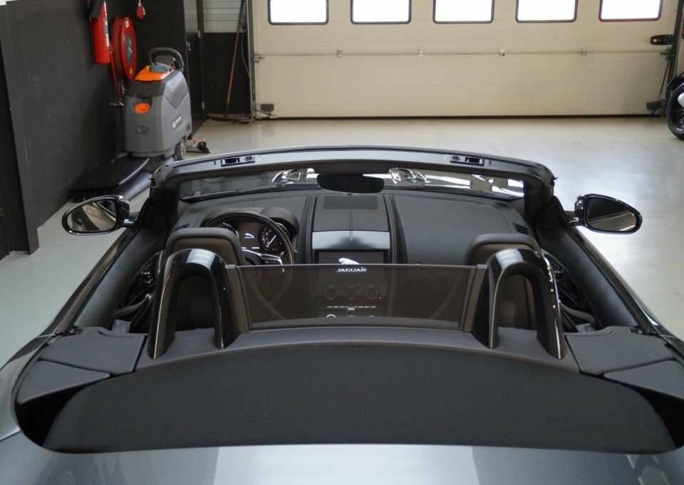 Image 8/50 of Jaguar F-Type (2019)