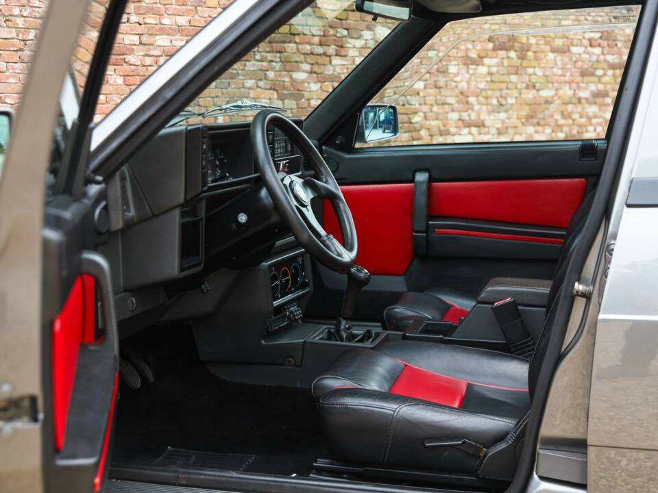 Afbeelding 46/50 van Alfa Romeo 75 3.0 V6 QV (1988)