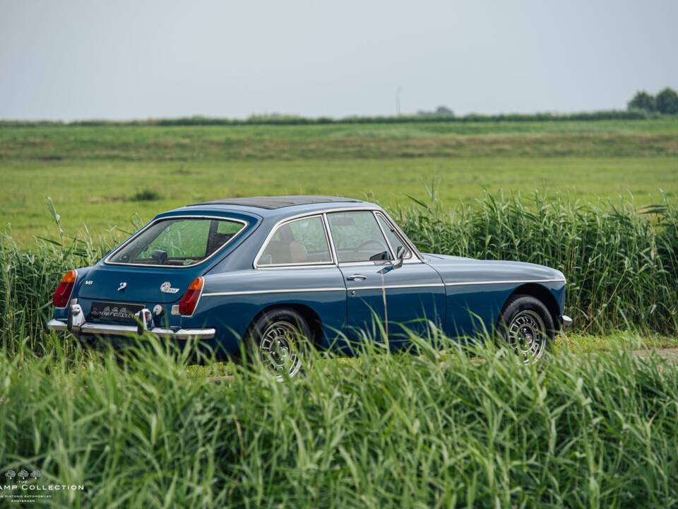 Image 33/40 of MG MGB GT V8 (1973)