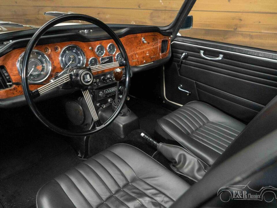 Image 2/19 of Triumph TR 4A (1966)