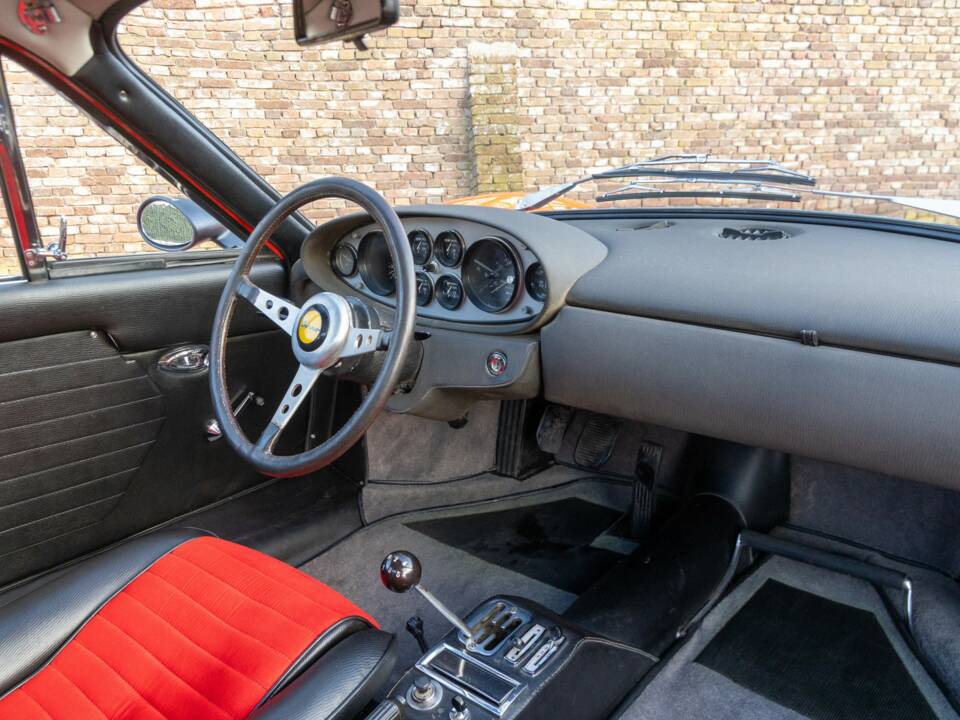 Image 21/50 de Ferrari Dino 246 GT (1970)