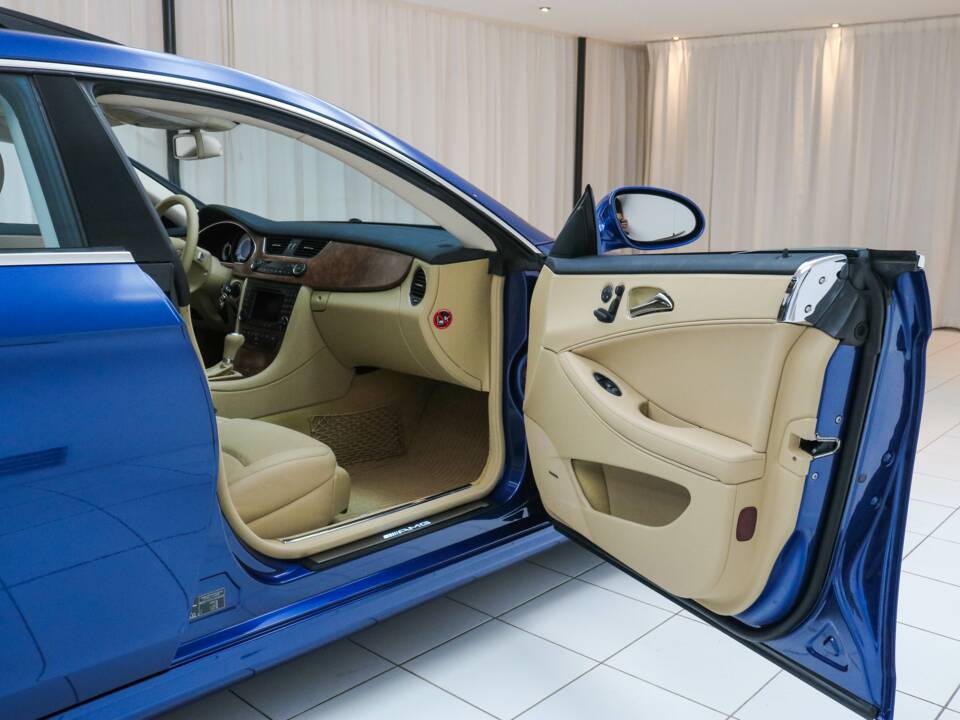 Bild 9/13 von Mercedes-Benz CLS 55 AMG (2005)