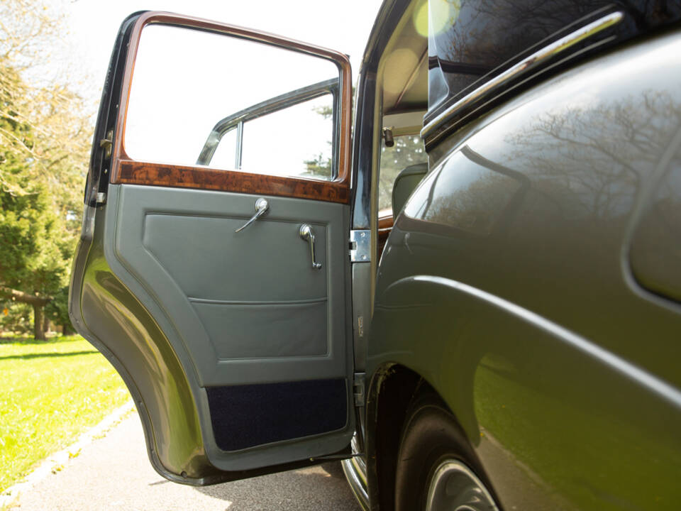 Image 20/38 of Rolls-Royce Silver Dawn (1954)