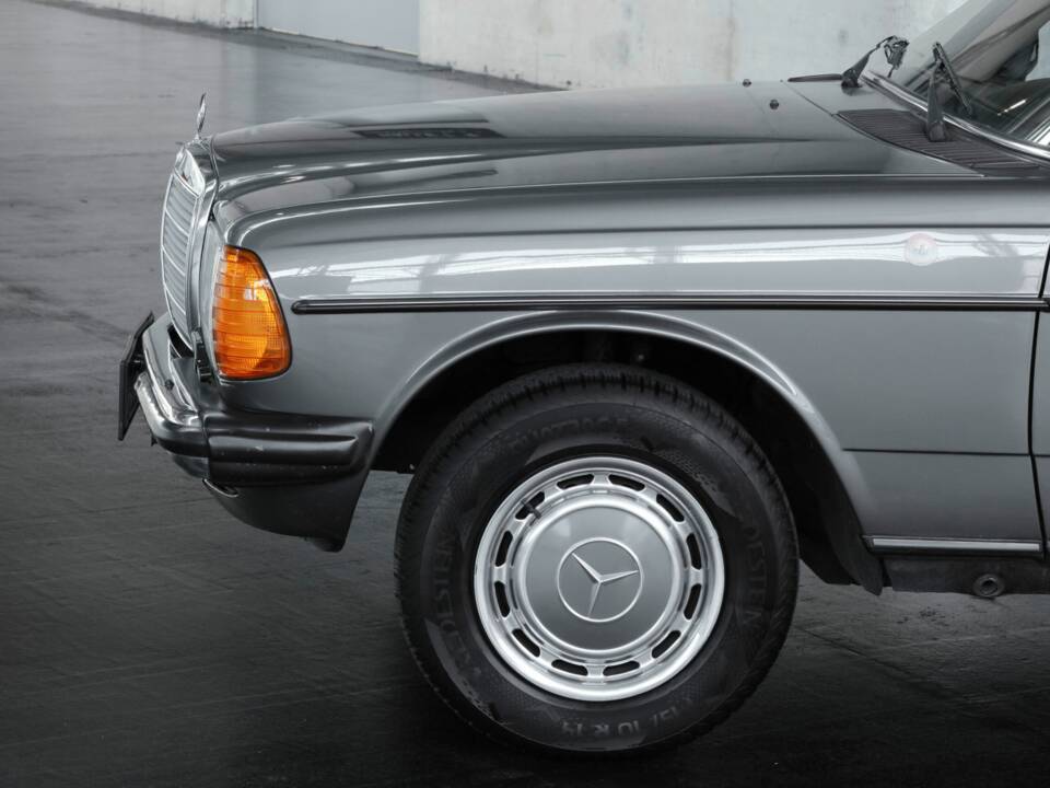 Image 8/49 of Mercedes-Benz 230 TE (1981)