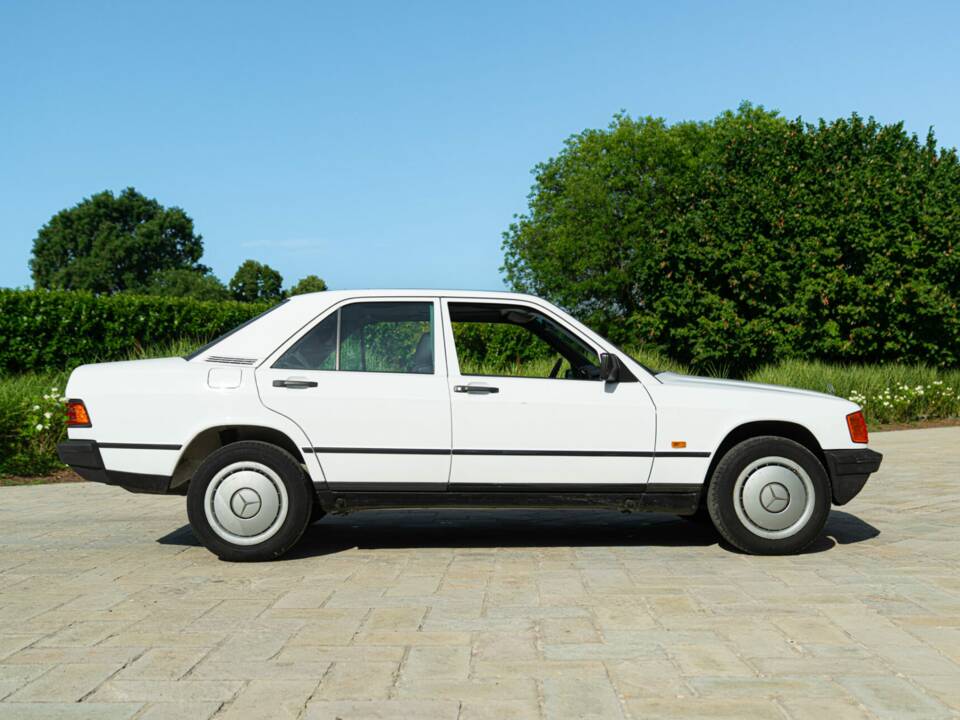 Afbeelding 7/44 van Mercedes-Benz 190 E (1987)