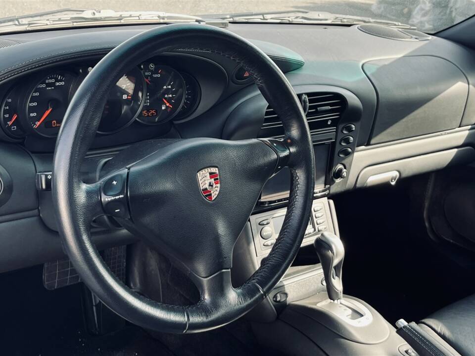 Image 10/39 of Porsche 911 Carrera 4S (2002)
