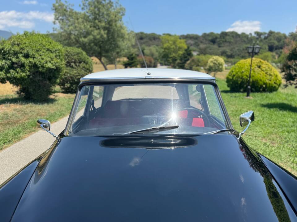 Image 27/29 of Citroën ID 19 (1958)