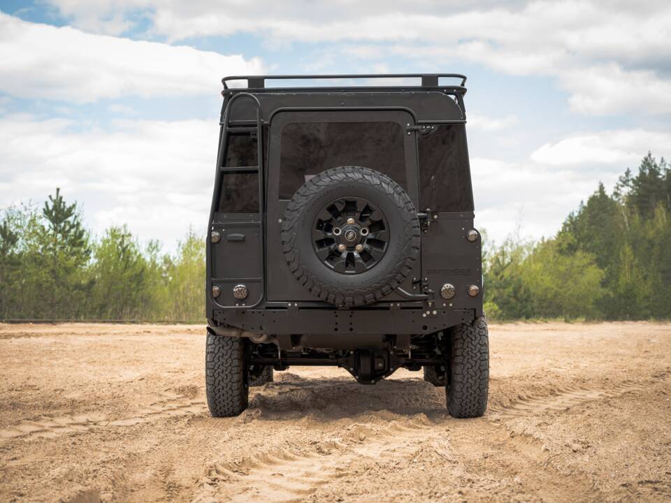 Image 10/41 of Land Rover Defender 110 (1992)
