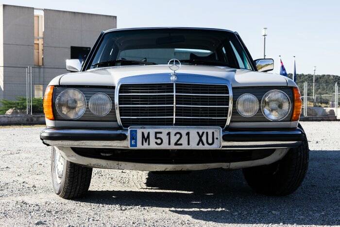 Imagen 4/7 de Mercedes-Benz 300 D (1983)