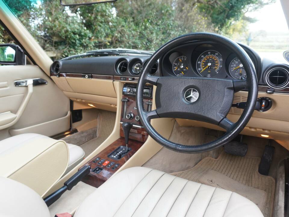 Image 12/22 of Mercedes-Benz 500 SL (1988)