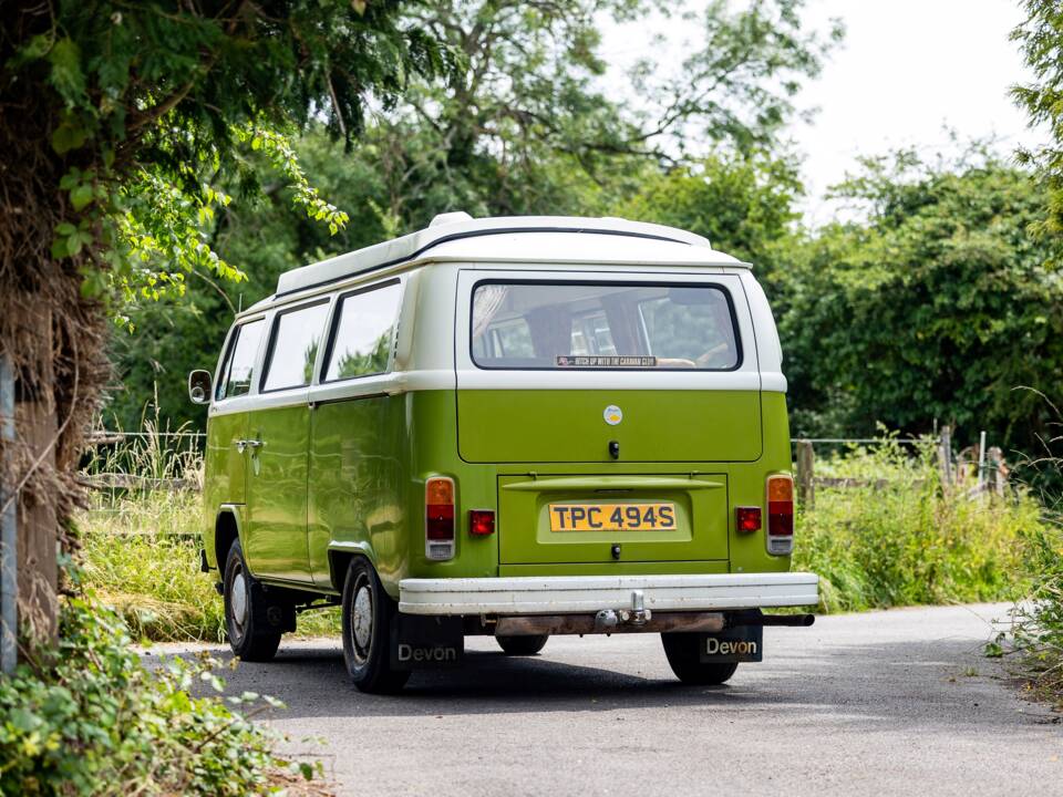 Image 3/47 of Volkswagen T2b Camper (1977)