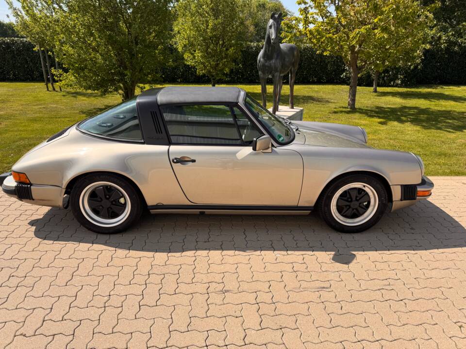 Image 8/88 of Porsche 911 Carrera 3.2 (1985)
