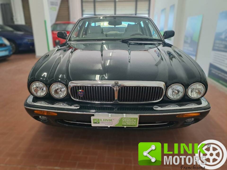 Bild 8/10 von Jaguar XJ 8 Executive (1998)