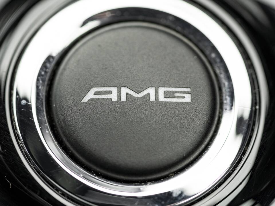 Image 25/50 de Mercedes-Benz E 63 AMG (2011)