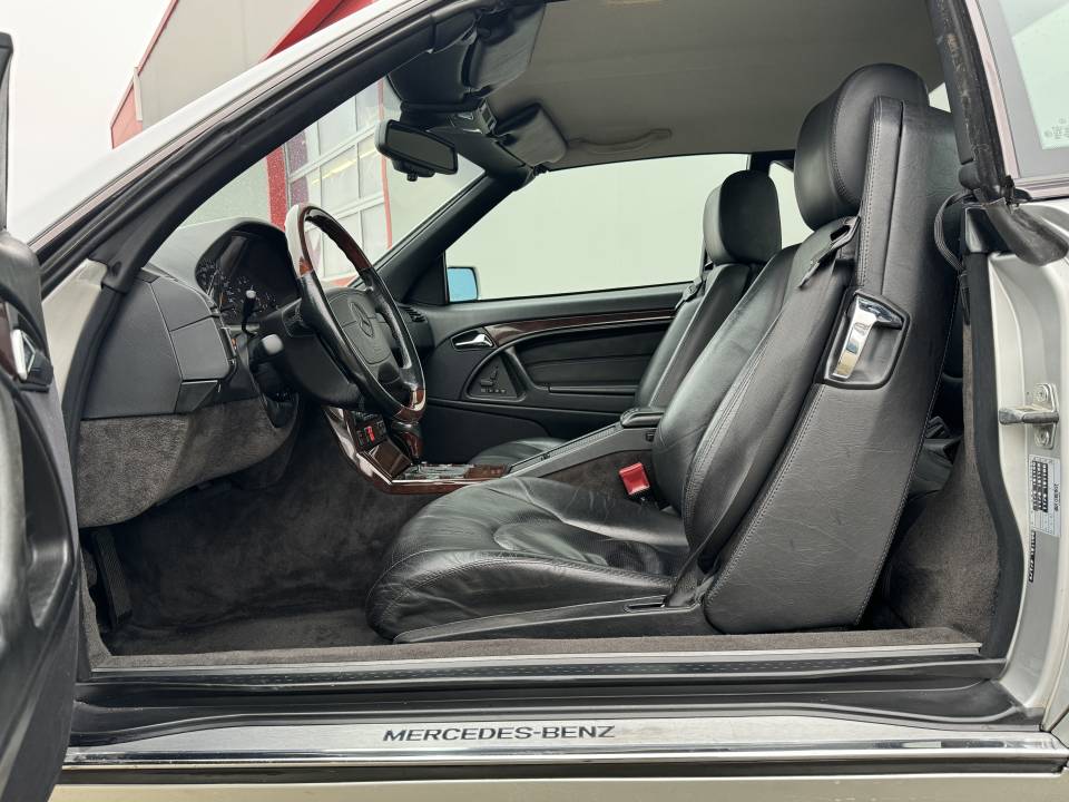 Bild 13/37 von Mercedes-Benz SL 500 (1996)