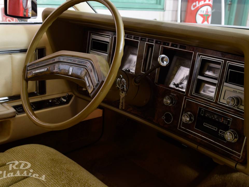 Bild 26/49 von Lincoln Continental Mark V (1979)