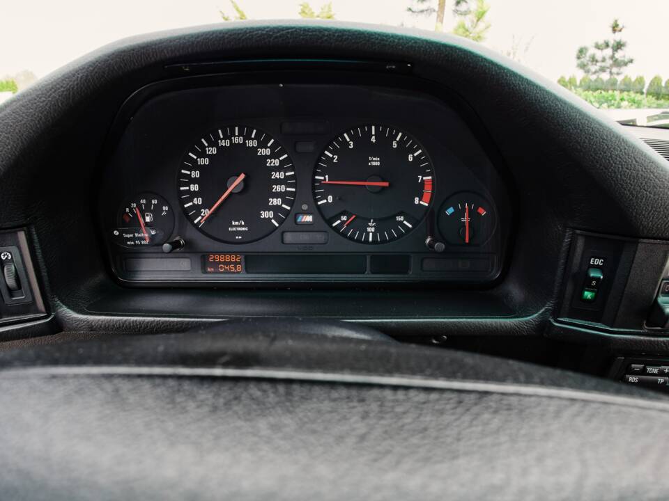 Immagine 52/74 di BMW M5 (1992)