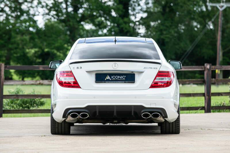 Image 7/33 of Mercedes-Benz C 63 AMG "Edition 507" (2013)